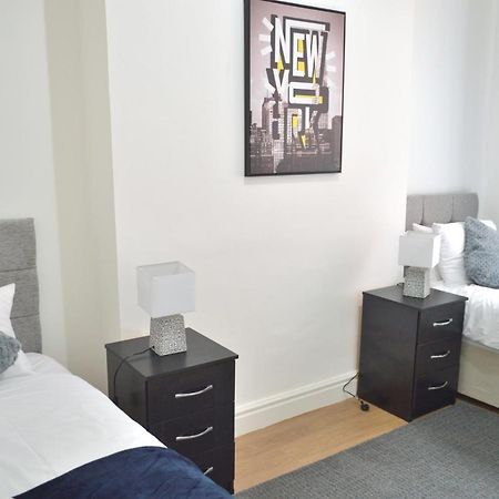 Beautiful Two-Bed Apartment With Driveway Parking Nottingham Exteriör bild