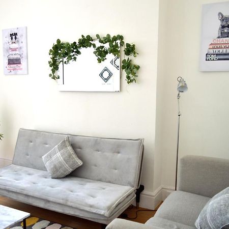 Beautiful Two-Bed Apartment With Driveway Parking Nottingham Exteriör bild