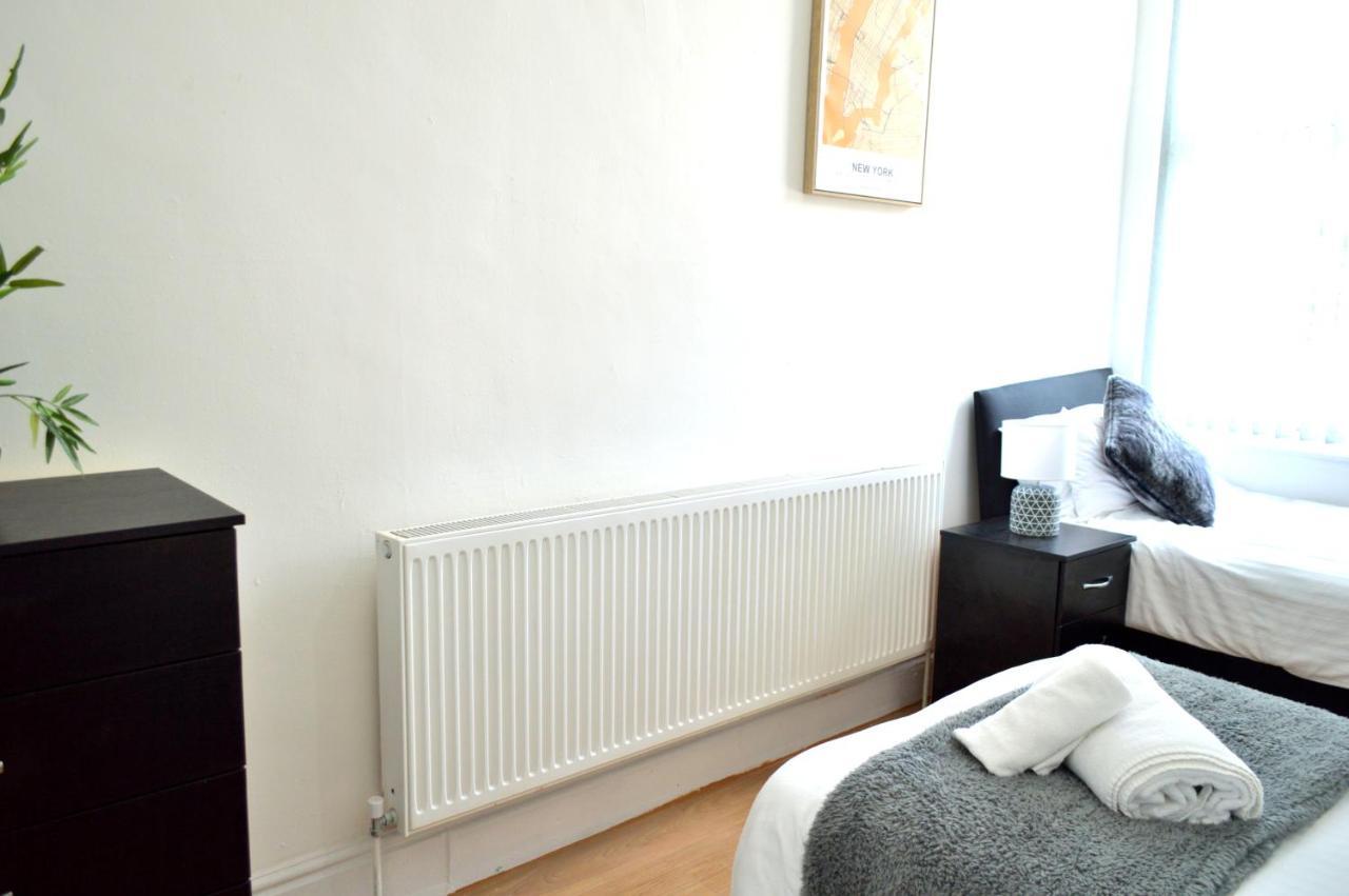 Beautiful Two-Bed Apartment With Driveway Parking Nottingham Exteriör bild
