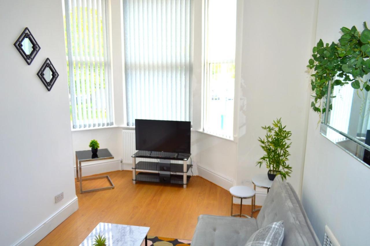 Beautiful Two-Bed Apartment With Driveway Parking Nottingham Exteriör bild
