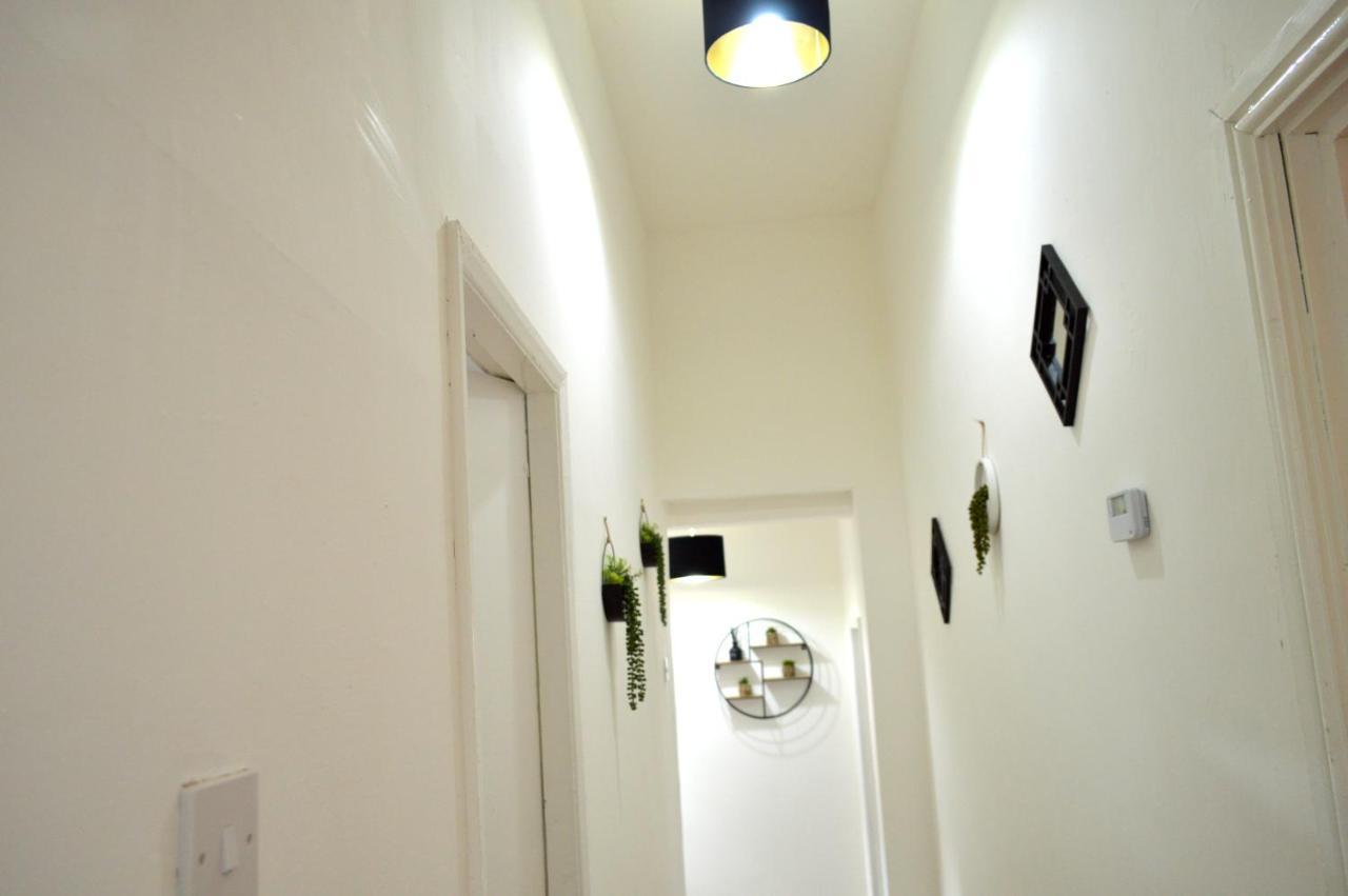 Beautiful Two-Bed Apartment With Driveway Parking Nottingham Exteriör bild