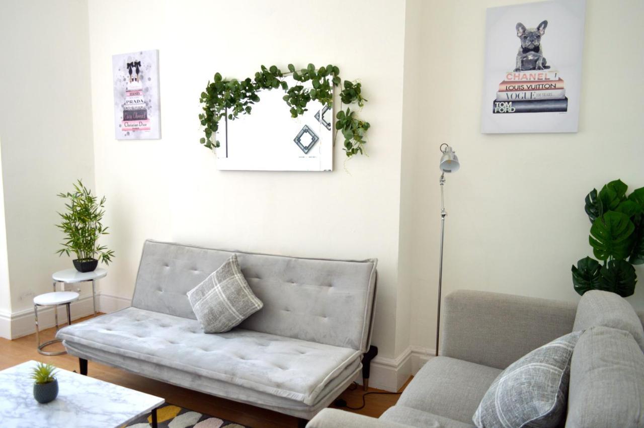 Beautiful Two-Bed Apartment With Driveway Parking Nottingham Exteriör bild