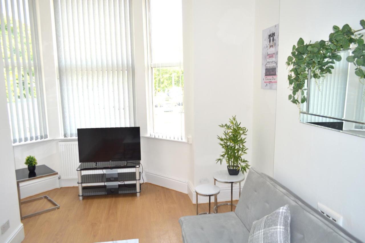 Beautiful Two-Bed Apartment With Driveway Parking Nottingham Exteriör bild