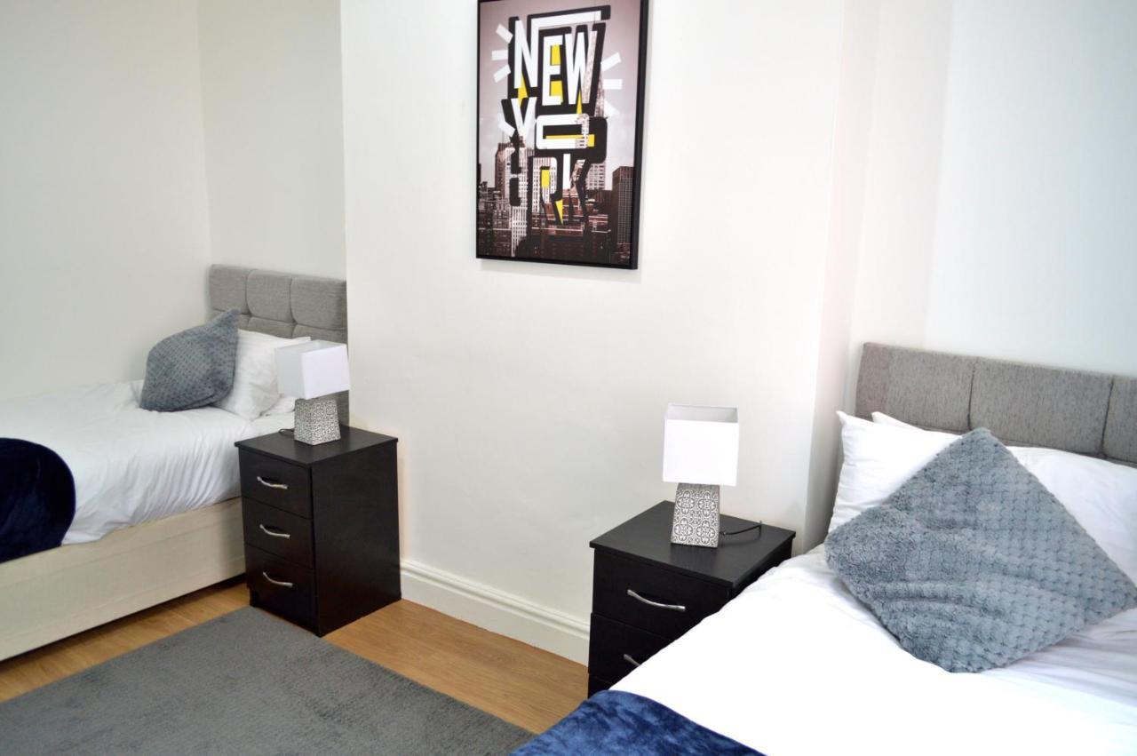 Beautiful Two-Bed Apartment With Driveway Parking Nottingham Exteriör bild