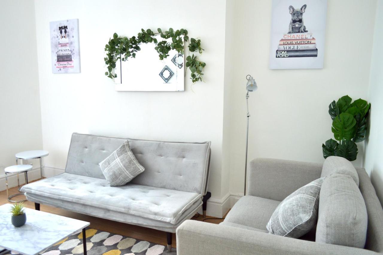 Beautiful Two-Bed Apartment With Driveway Parking Nottingham Exteriör bild