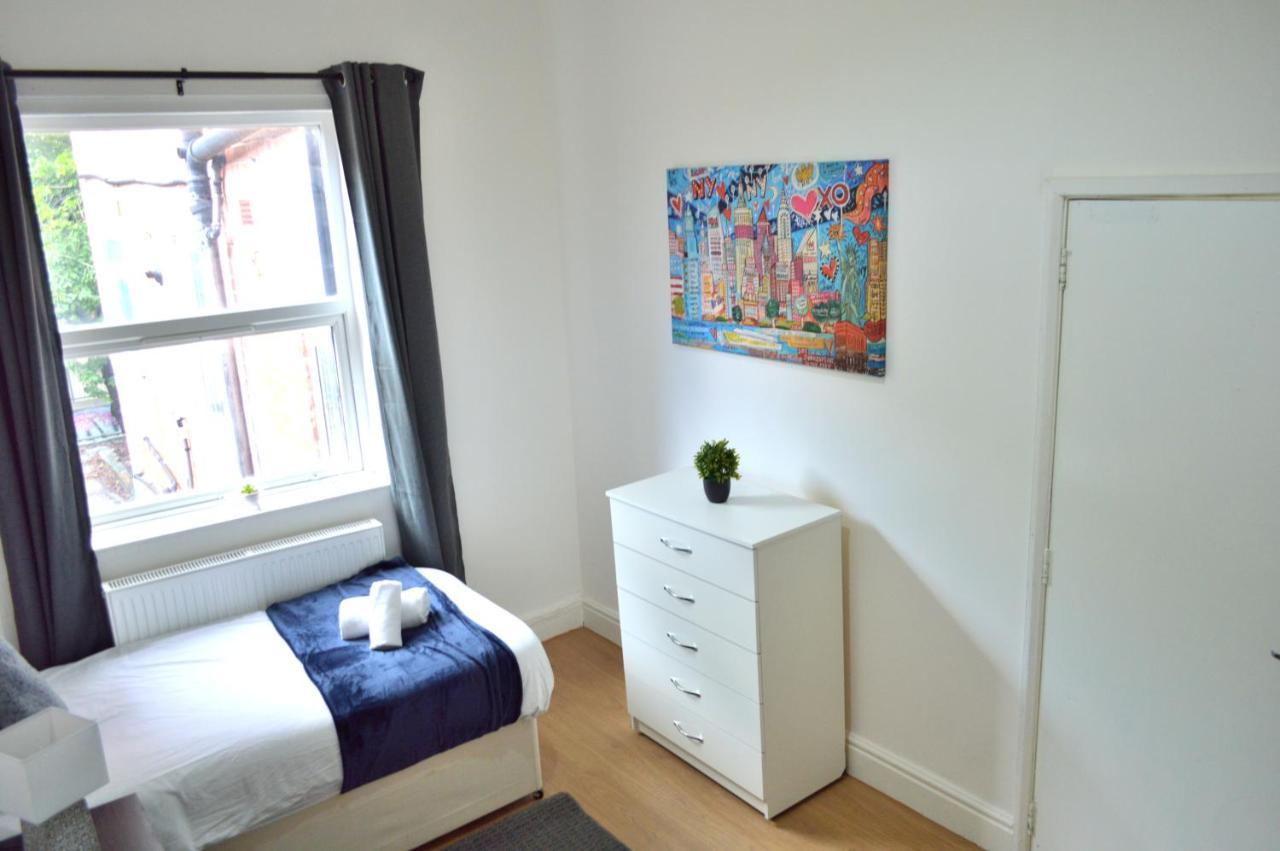 Beautiful Two-Bed Apartment With Driveway Parking Nottingham Exteriör bild