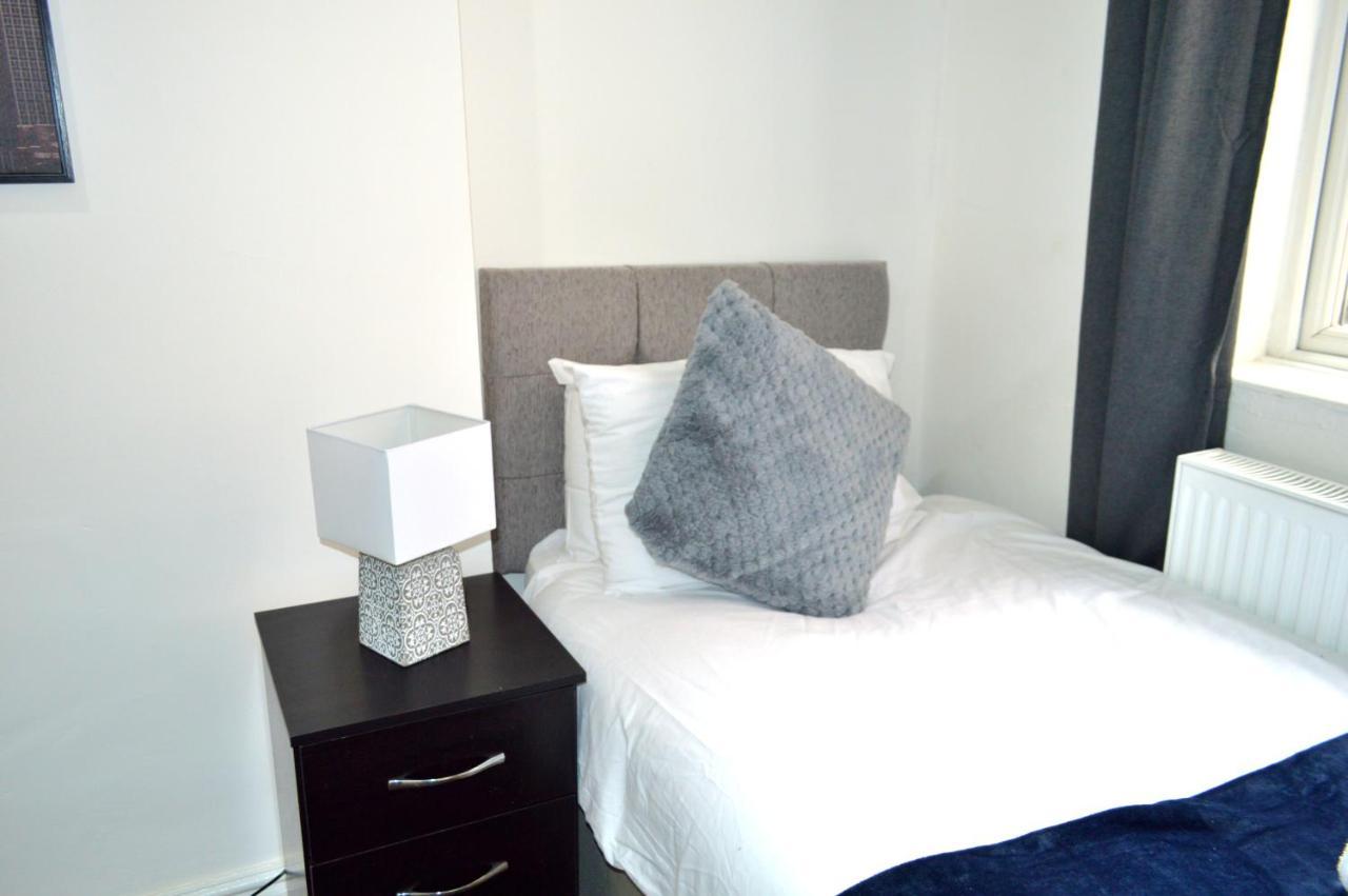 Beautiful Two-Bed Apartment With Driveway Parking Nottingham Exteriör bild
