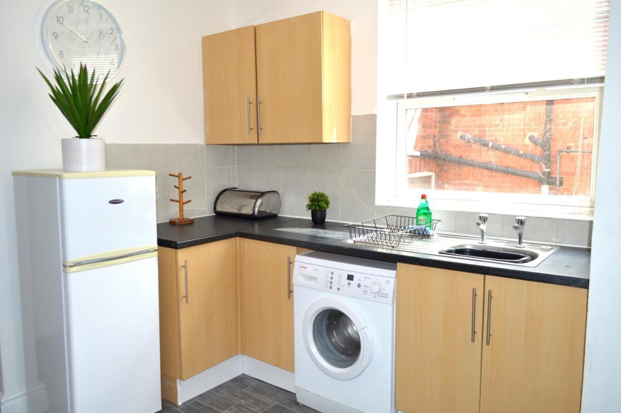 Beautiful Two-Bed Apartment With Driveway Parking Nottingham Exteriör bild