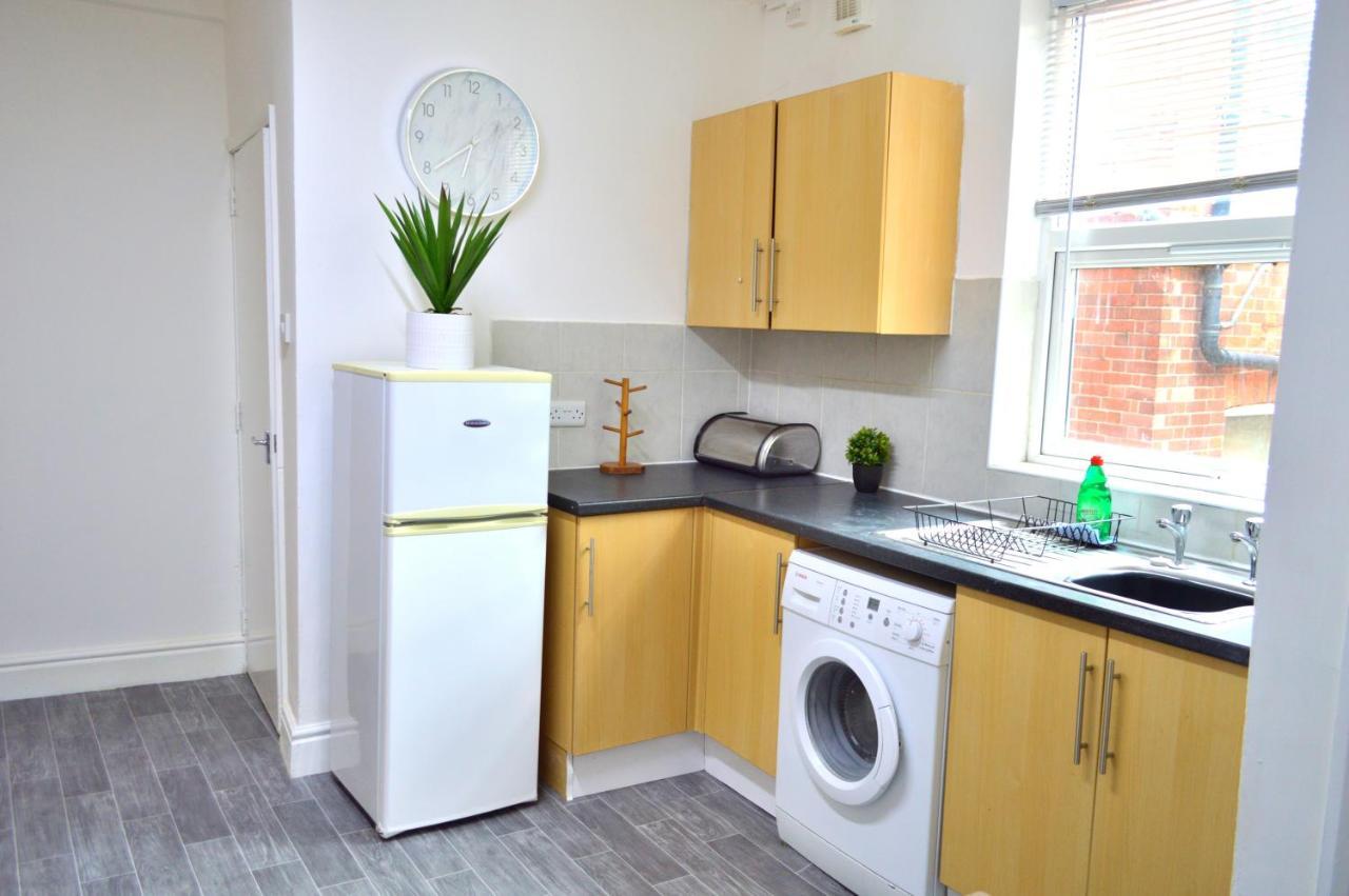 Beautiful Two-Bed Apartment With Driveway Parking Nottingham Exteriör bild