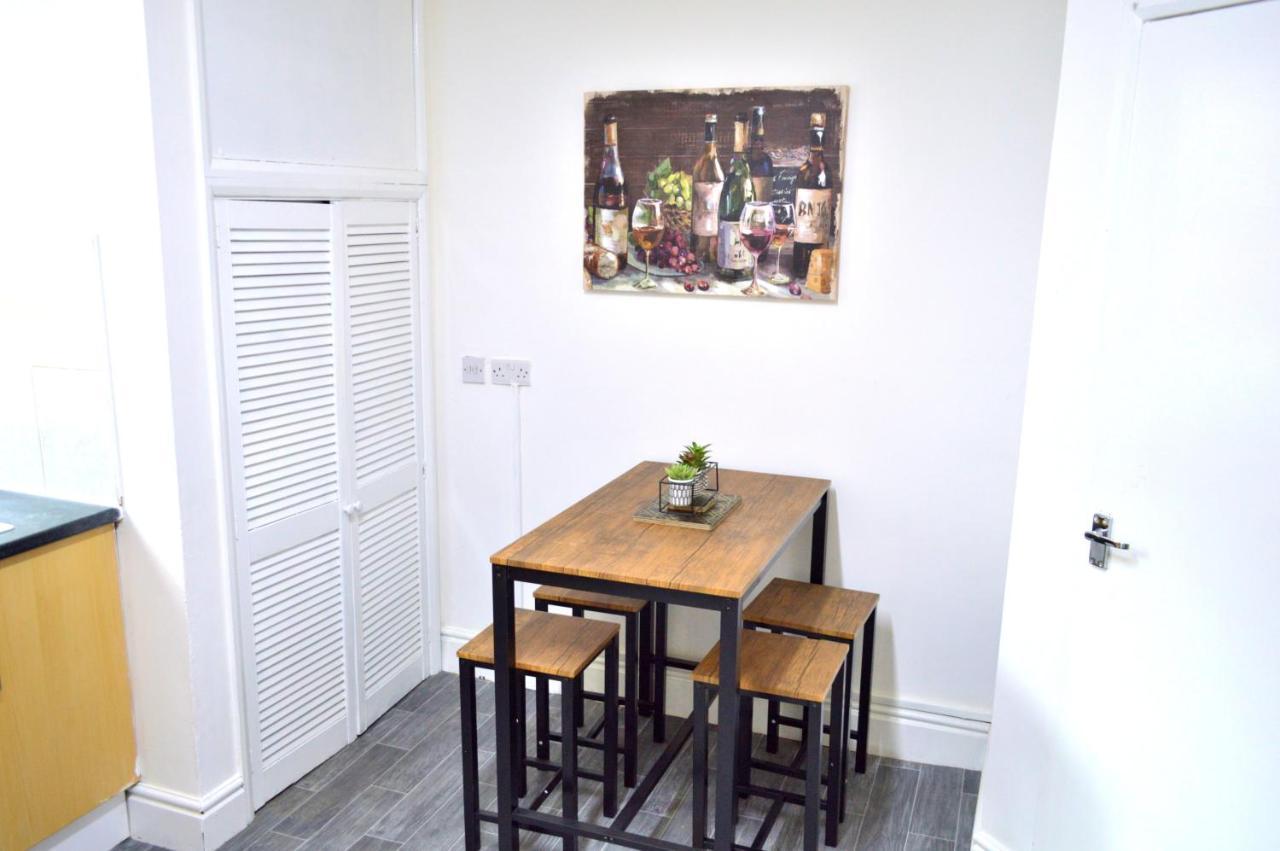 Beautiful Two-Bed Apartment With Driveway Parking Nottingham Exteriör bild