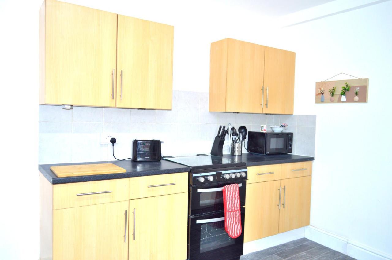Beautiful Two-Bed Apartment With Driveway Parking Nottingham Exteriör bild