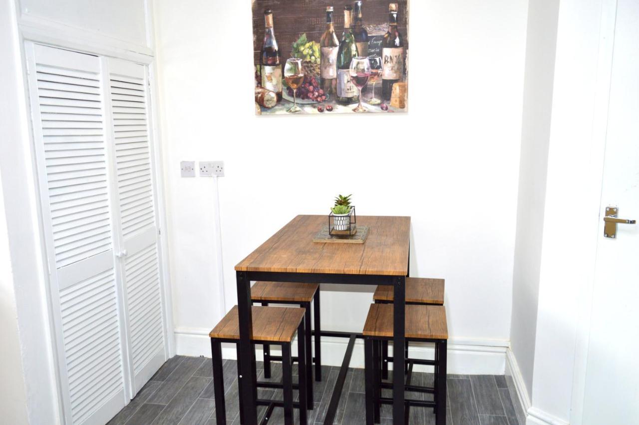 Beautiful Two-Bed Apartment With Driveway Parking Nottingham Exteriör bild