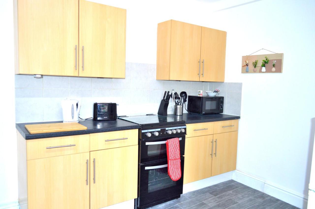 Beautiful Two-Bed Apartment With Driveway Parking Nottingham Exteriör bild