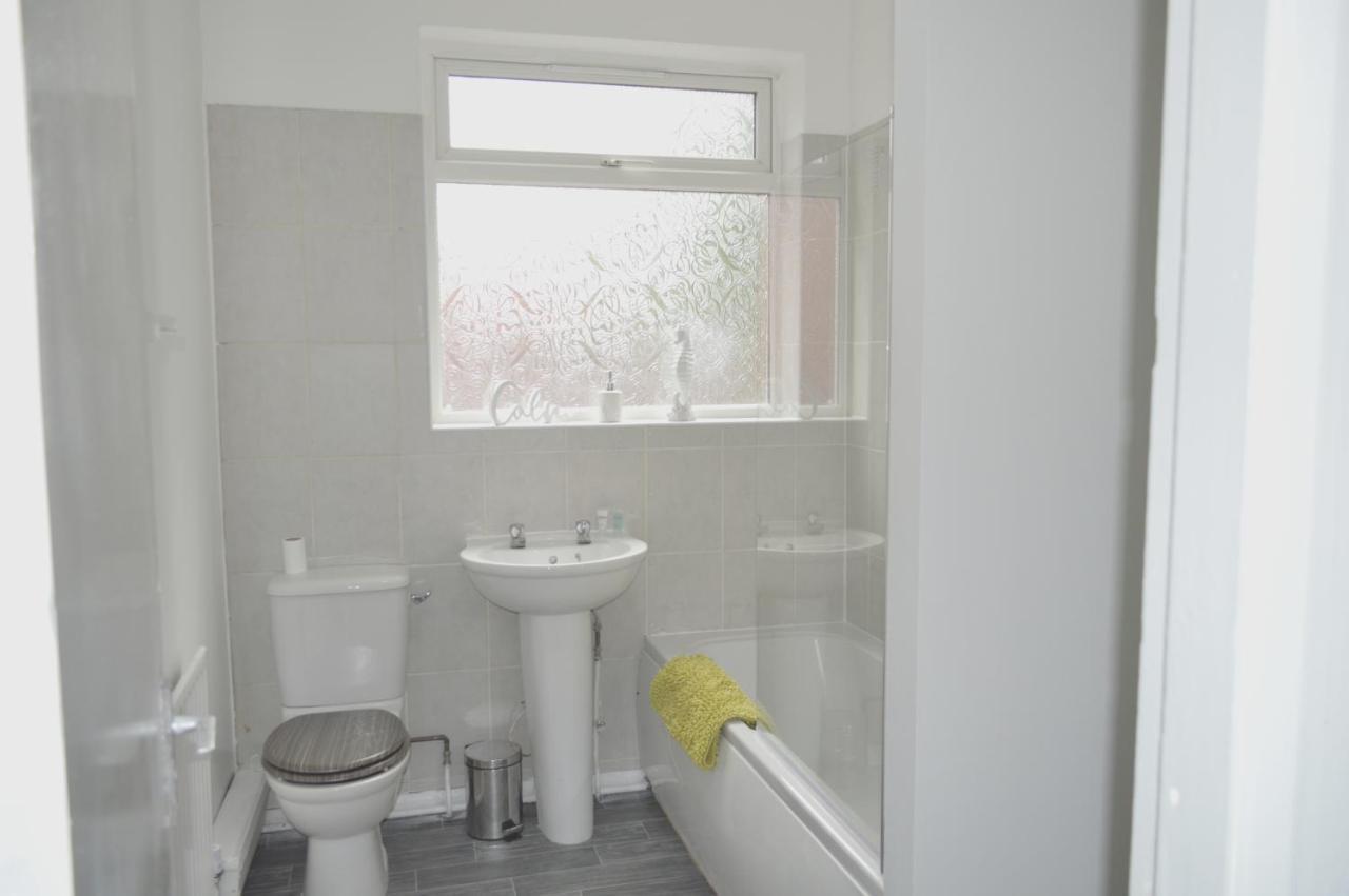 Beautiful Two-Bed Apartment With Driveway Parking Nottingham Exteriör bild